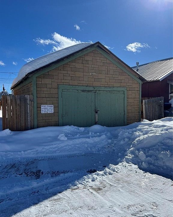 1st image of 209 E 6th Street