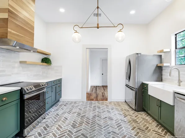 1613 N OLIVE ST, San Antonio, TX 78208