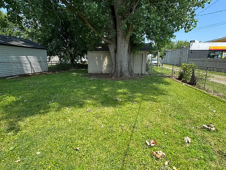 2726 Margaret St — Photo 15