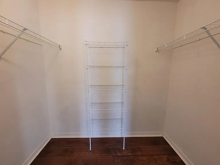 3805 Exeter Ln — Photo 10