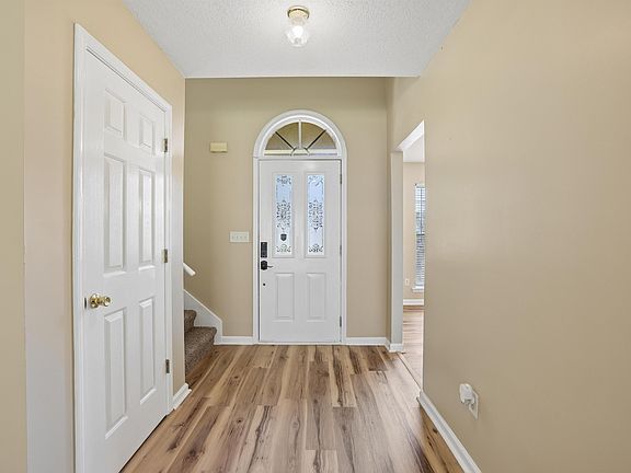 4th image of 8451 Brackendale Way
