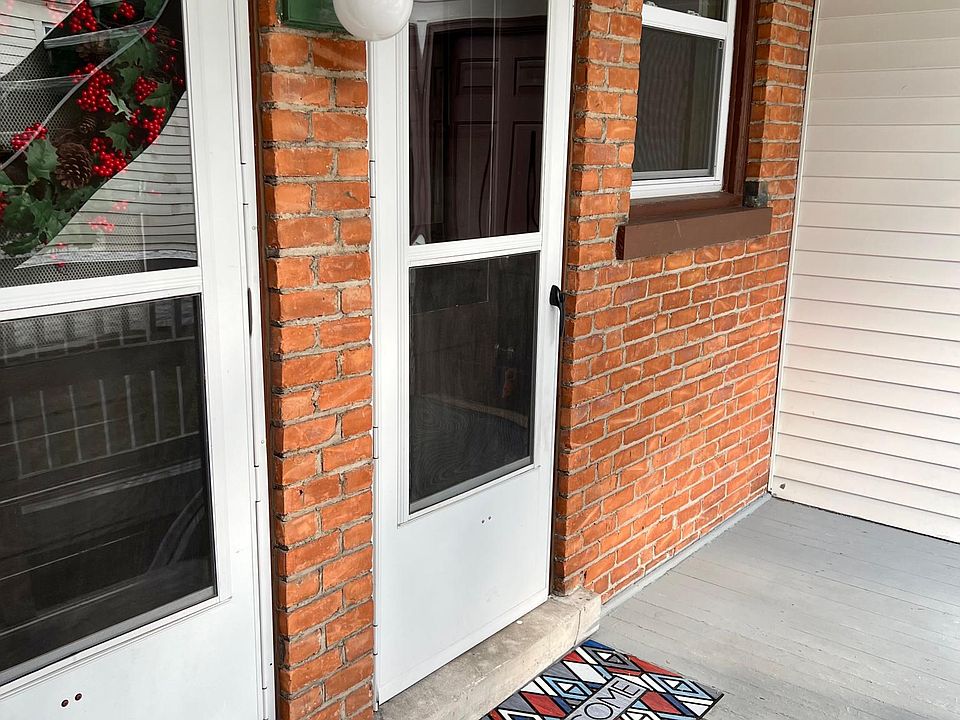 1st image of 419 W 4th St