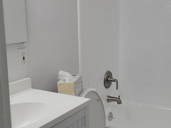 4th image of 1033 E Lemon Ave