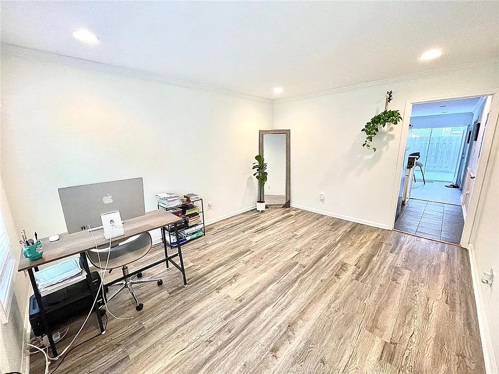 3 bed, 2.5 bath, 1680 sqft, $3,000 — Photo 2