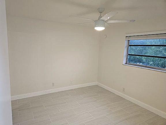 5th image of 2105 Miami Rd #6