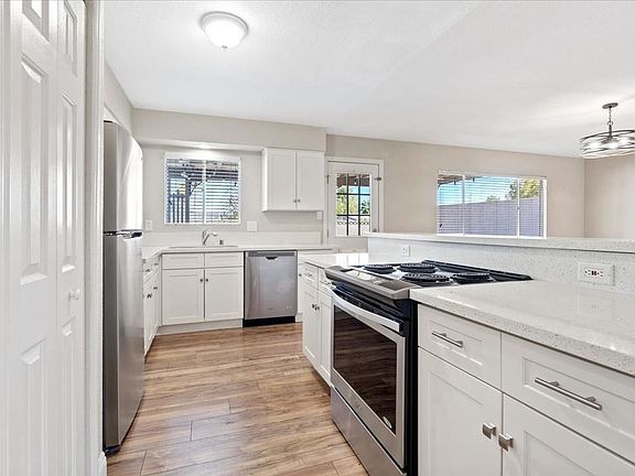 5th image of 1409 Hillside Pl