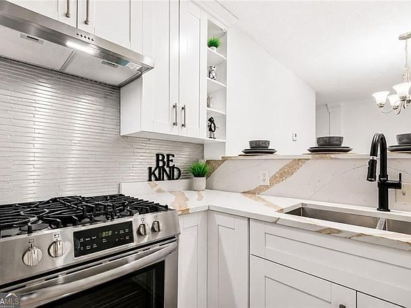 4th image of 483 Sherman Way