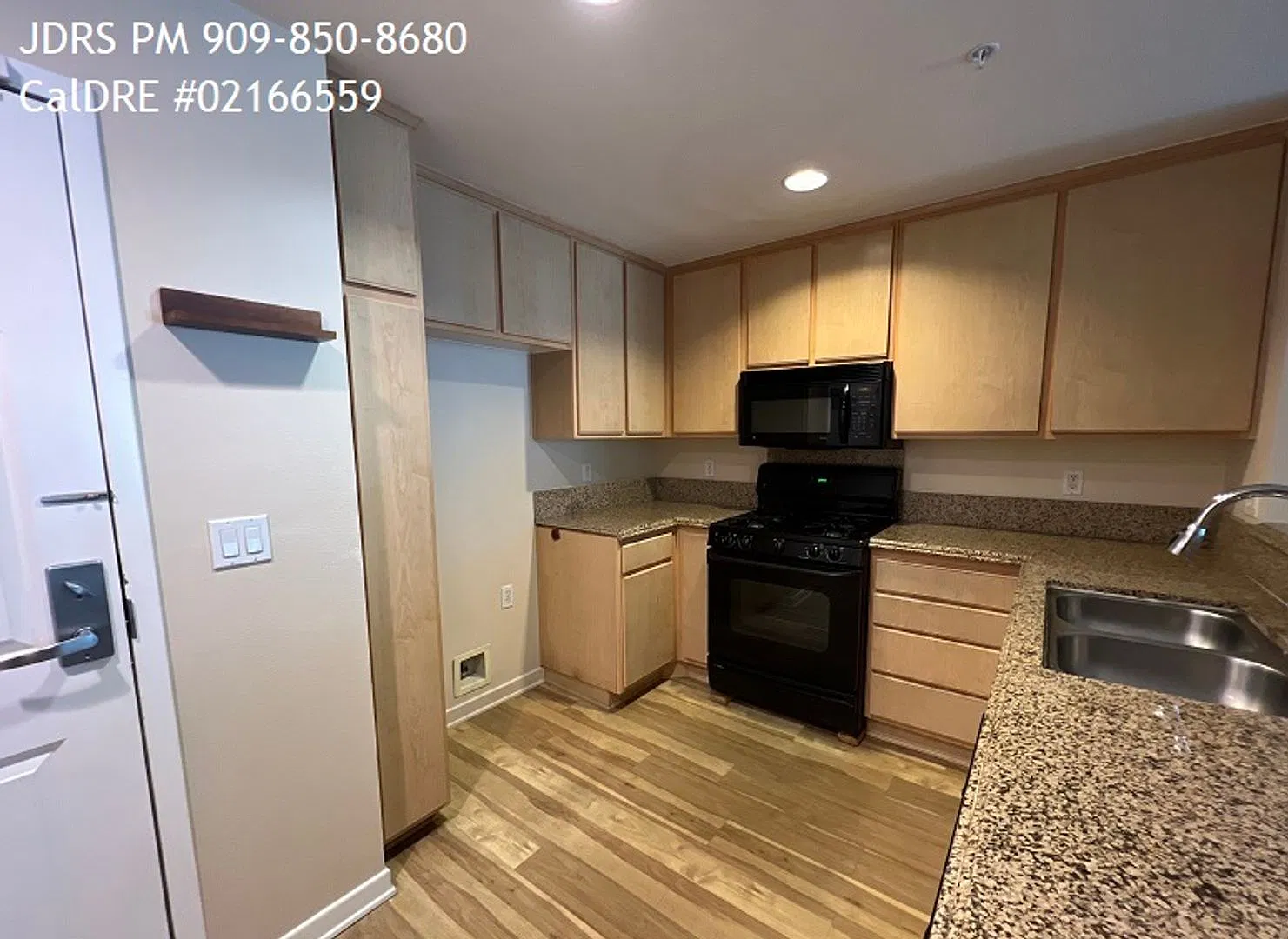 Pasadena 2 Bedroom Apartment — Photo 2
