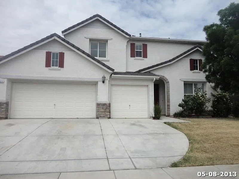 425 Fairmont Dr photo 1