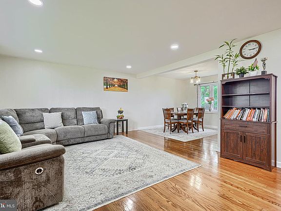 5th image of 9405 Thornewood Ct