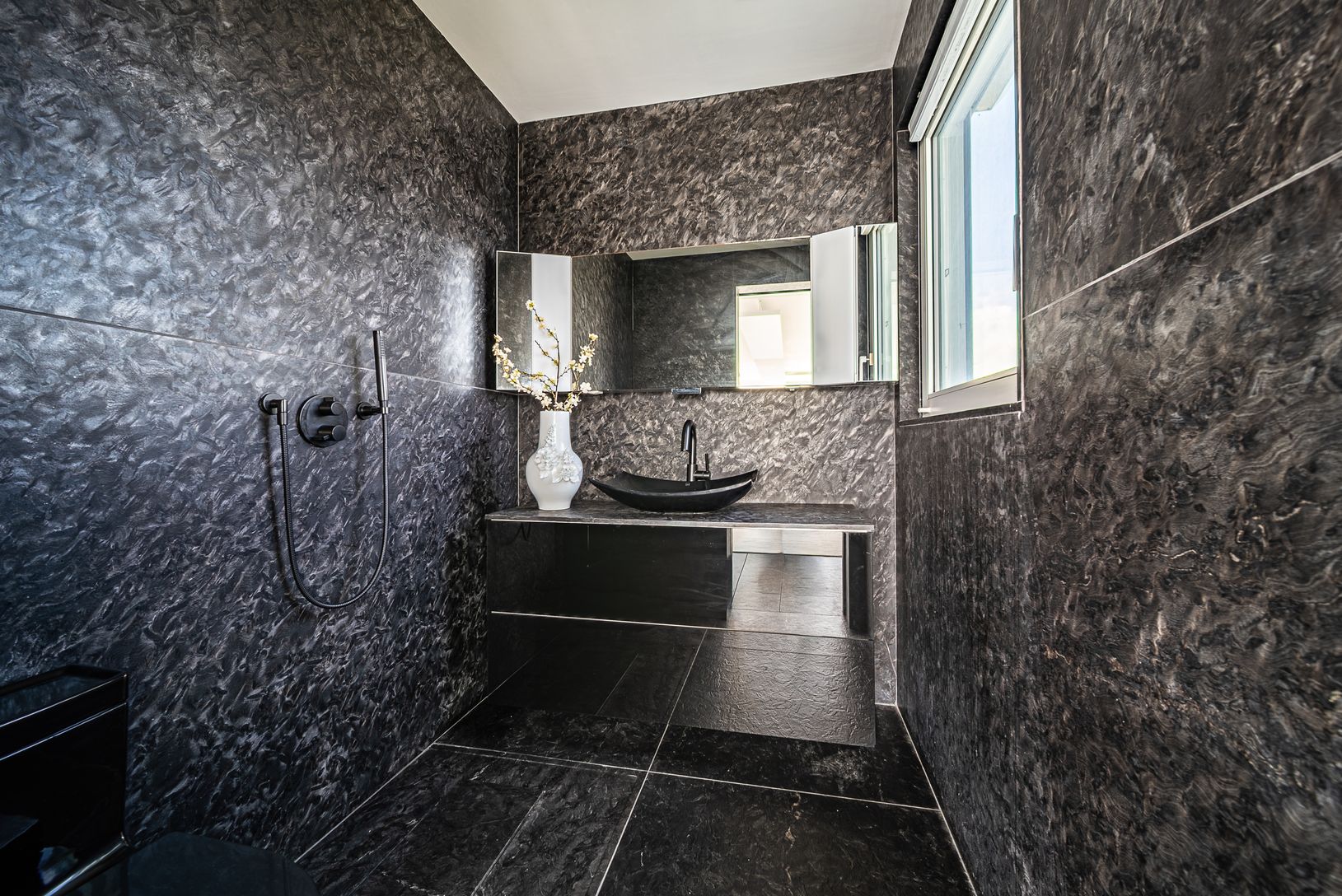  Glass House, Bathroom