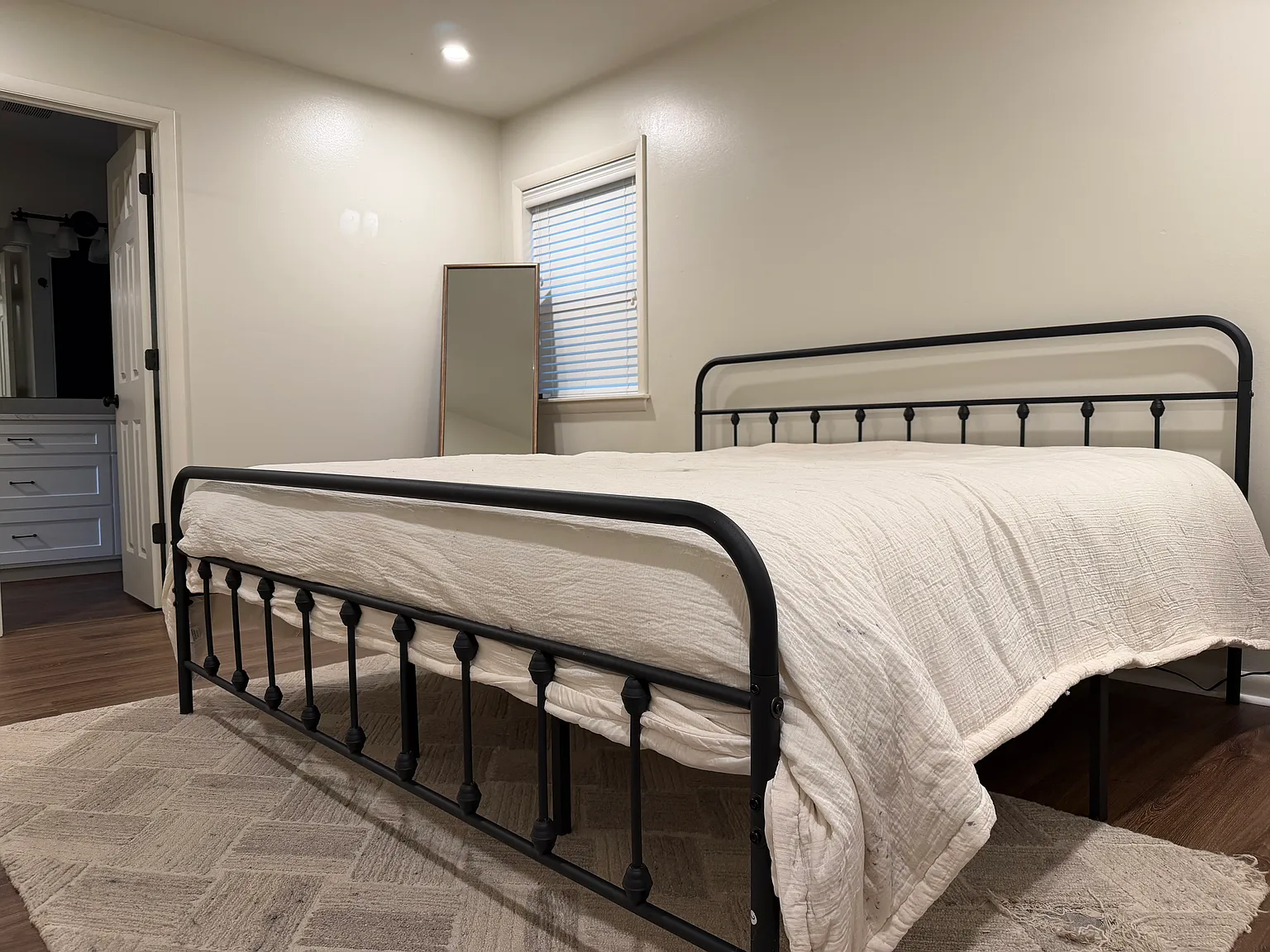 4 bed, 1600 sqft, $3,000 — Photo 3