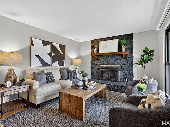 3rd image of 11828 Foxwood Dr