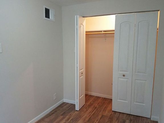 5th image of 4224 S Artesian Ave
