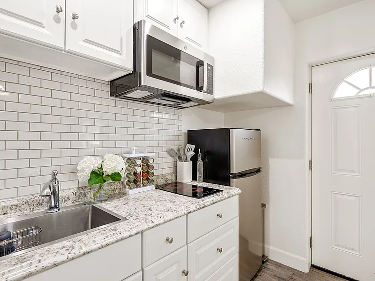 884 Seabright Ave — Photo 4