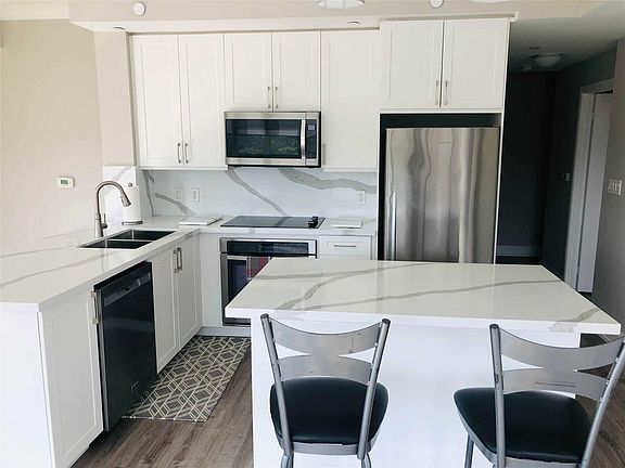 4th image of 9608 Yonge St #602A