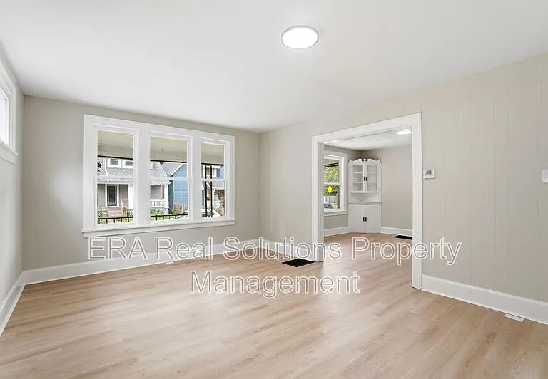 394 S Guilford Ave — Photo 15