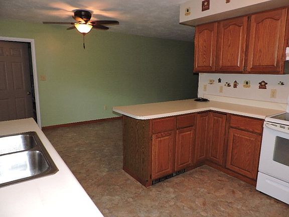 5th image of 64 Lakeview Ave