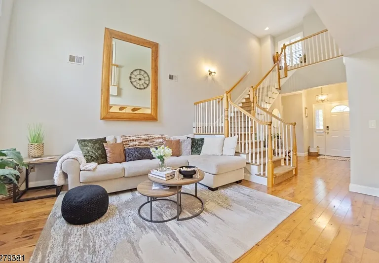 78 Kent Dr — Photo 4