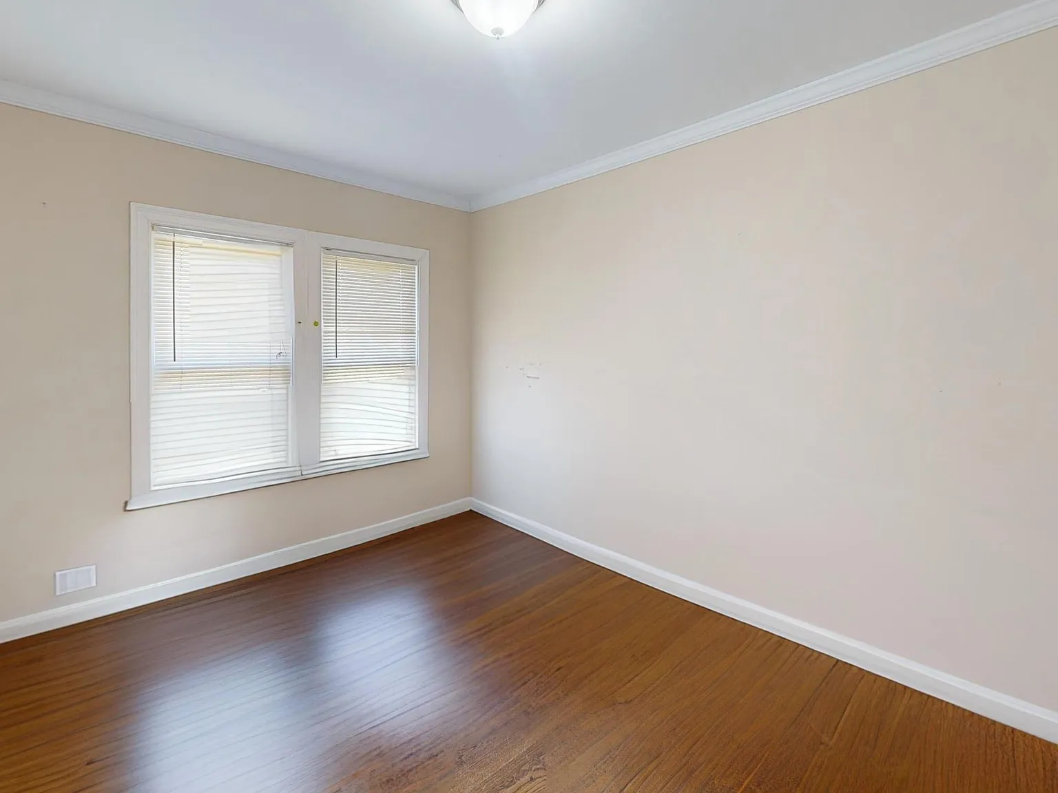 2 bed, 800 sqft, $2,575 — Photo 3