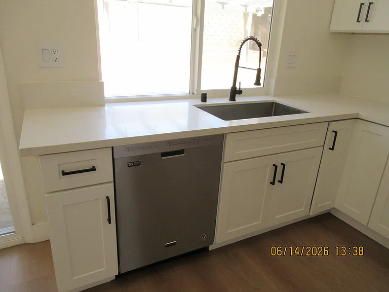 1052 W Quince St — Photo 3
