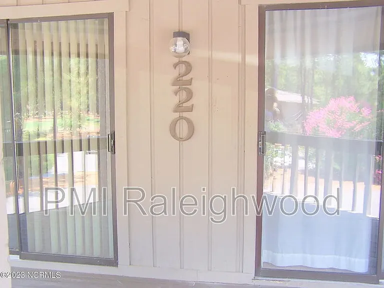 220 Foxkroft Dr — Photo 3