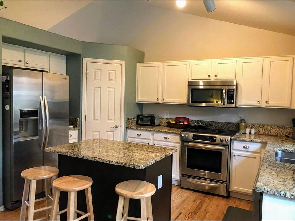 2nd image of 2430 Ivy Way