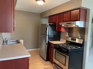 2730 Rosalyn Ct APT 201, New Hope, MN 55427
