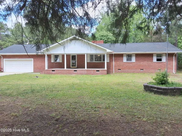 813 Village Street, Bladenboro, NC 28320