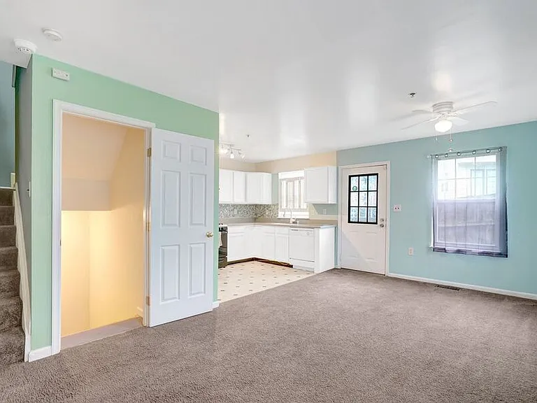 1121 Varney St SE — Photo 14