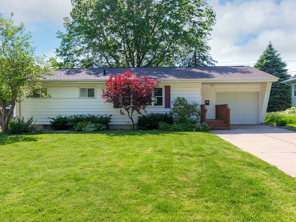 1st image of 3229 Carlton Dr