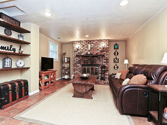 2nd image of 15111 Ensign Ave S