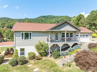 125 Mosa Dr, Waynesville, NC 28786