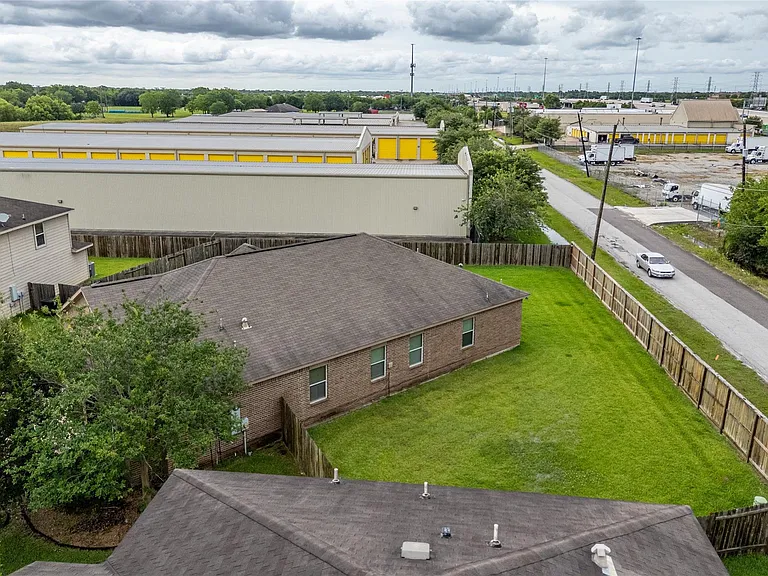 8234 Hall View Dr — Photo 30