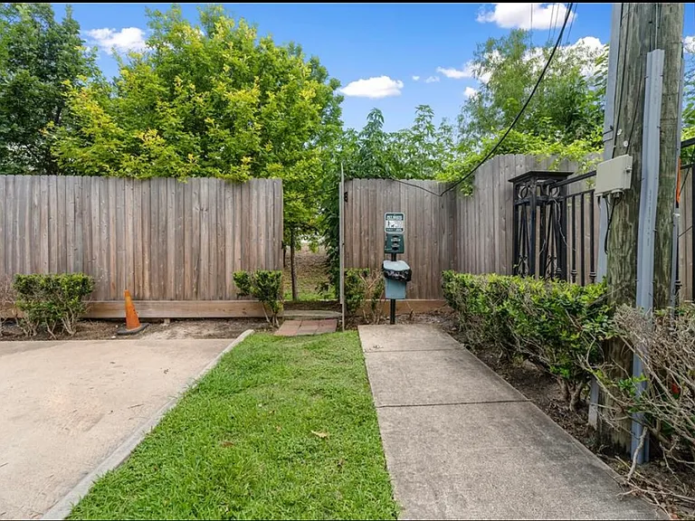 2710 Sherwin St — Photo 27