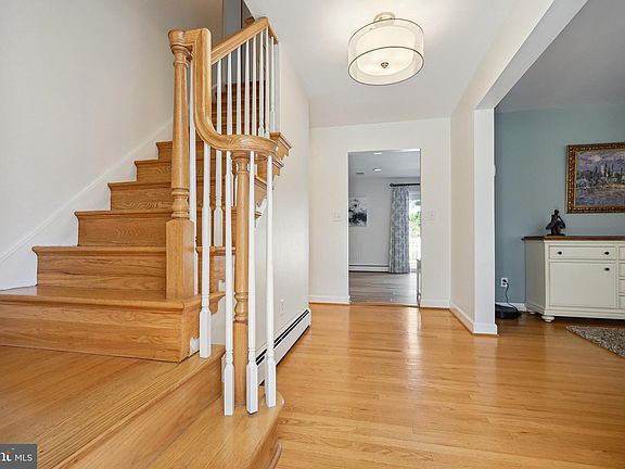 5th image of 10111 Lakewood Dr