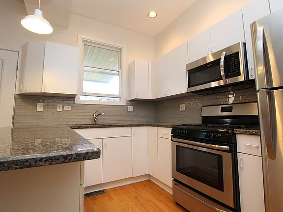 2nd image of 1927 W School St #1