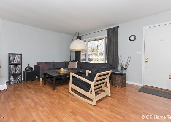 5th image of 1695 Herrick Ave NE