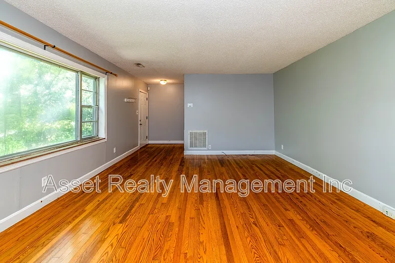 2 bed, 1.0 bath, 1500 sqft, $1,695 — Photo 4