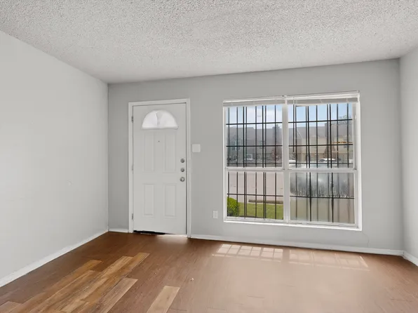 9467 Olde Towne Row, Dallas, TX 75227