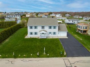 44 Middle Rd, Narragansett, RI 02882