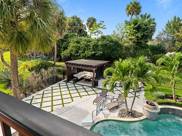 9521 Eden Mnr — Photo 110