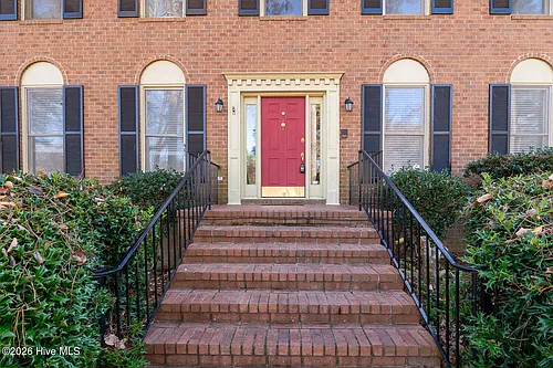 4135 Knollcrest Cir N Photo 1