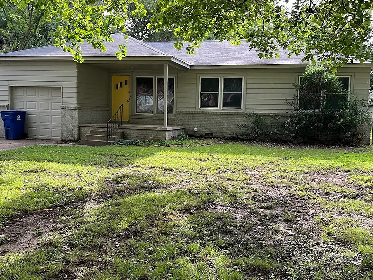 1621 S Ash Pl — Photo 1