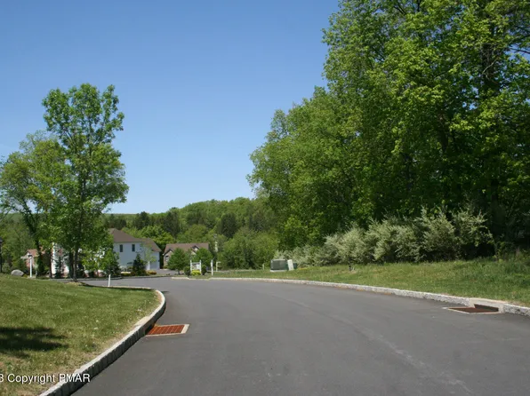 52 Stratton Dr, East Stroudsburg, PA 18302