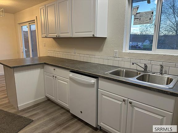 5th image of 3975 Henderson Ln