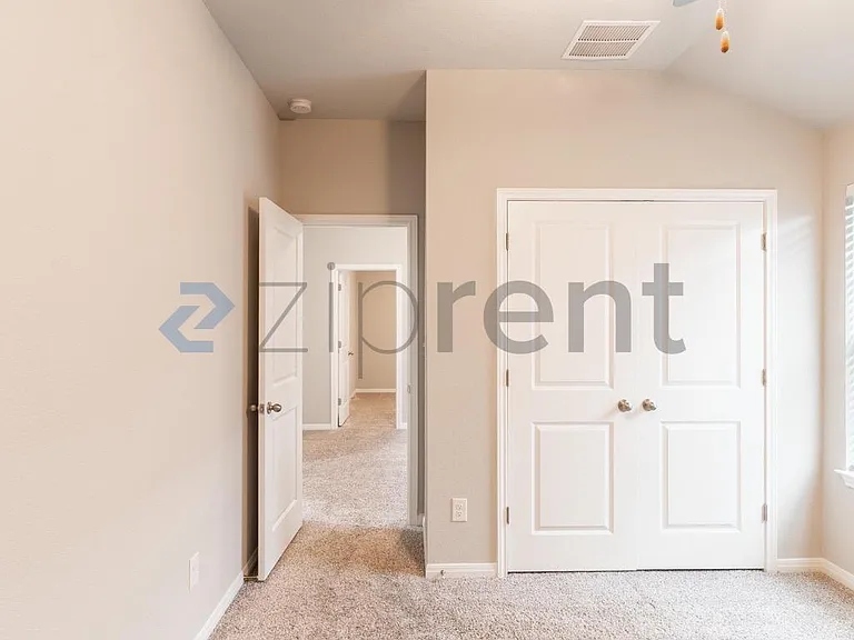 1520 Homestead Farms Dr — Photo 10