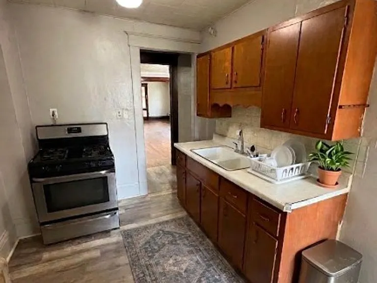 703 E Main St — Photo 4