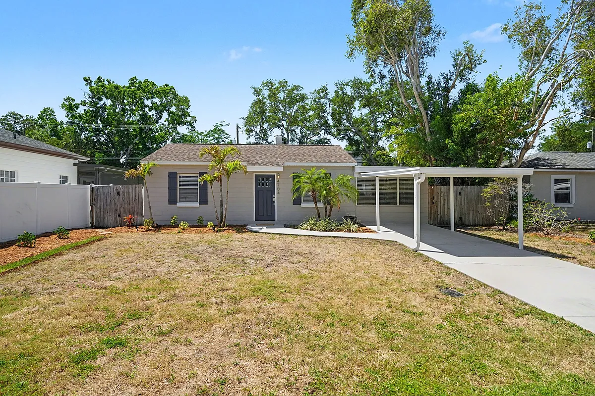 Building Photo - 4704 W Lawn Ave