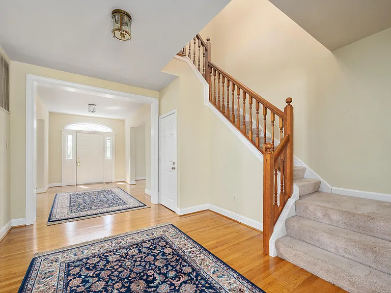 2725 Oldewood Dr — Photo 2
